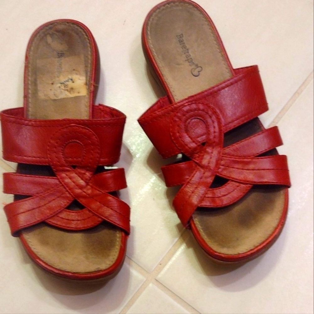 beartraps red sandals